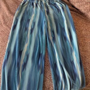 No Boundaries Blue and White Striped Pants. Size 15-17. Slight Pilling.